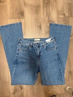 Abercrombie Curve Love Bootcut Jeans 30 Long NWT Mid Rise Medium Wash
